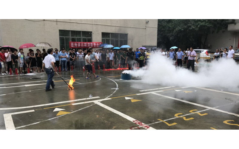 公司員工參加金星工業(yè)園統(tǒng)一組織的消防培訓